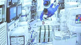 How do Chinese astronauts live in space?