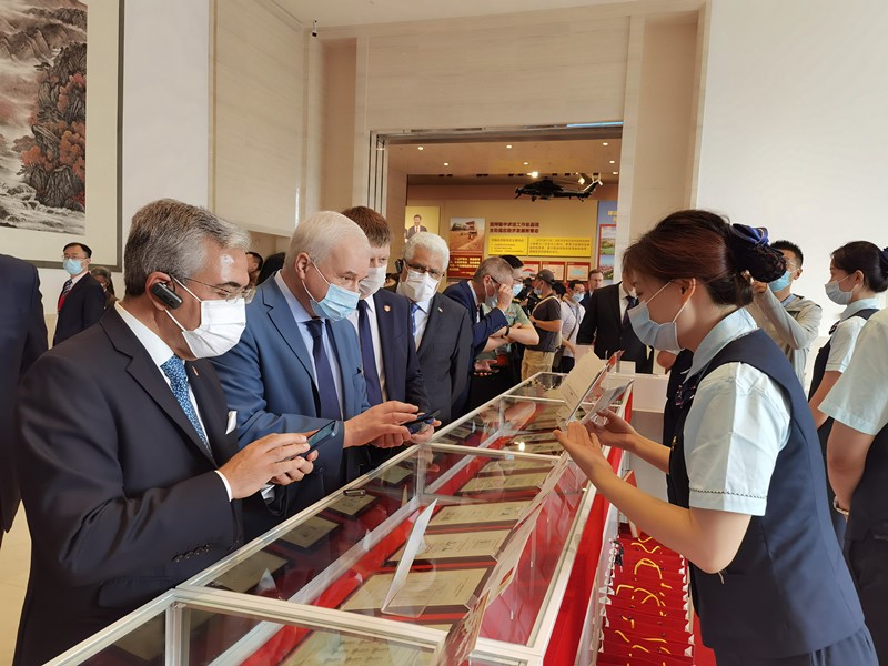 Over 100 foreign diplomats visit exhibition on CPC history in Beijing