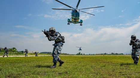 Airborne troops conduct fast-rope training