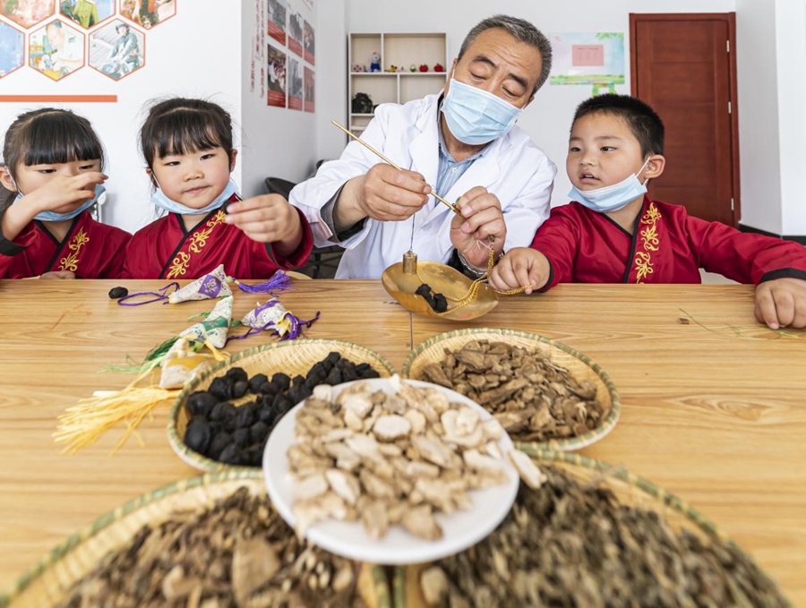 Law on traditional Chinese medicine facilitates sound development of TCM