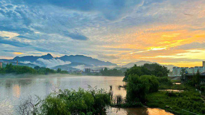 Poetic sunset scenery seen after rain in Hubei