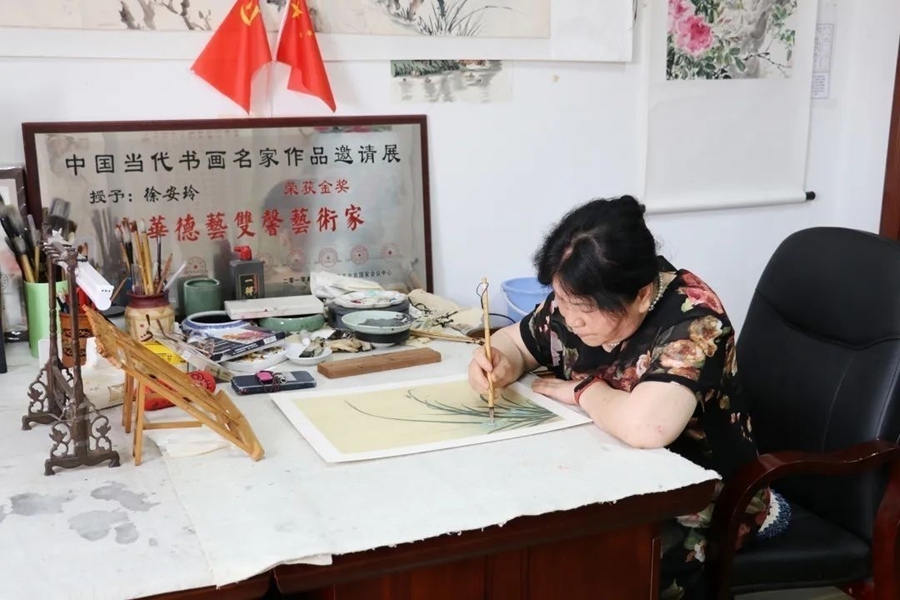 70-year-old woman graduates from China’s top art university