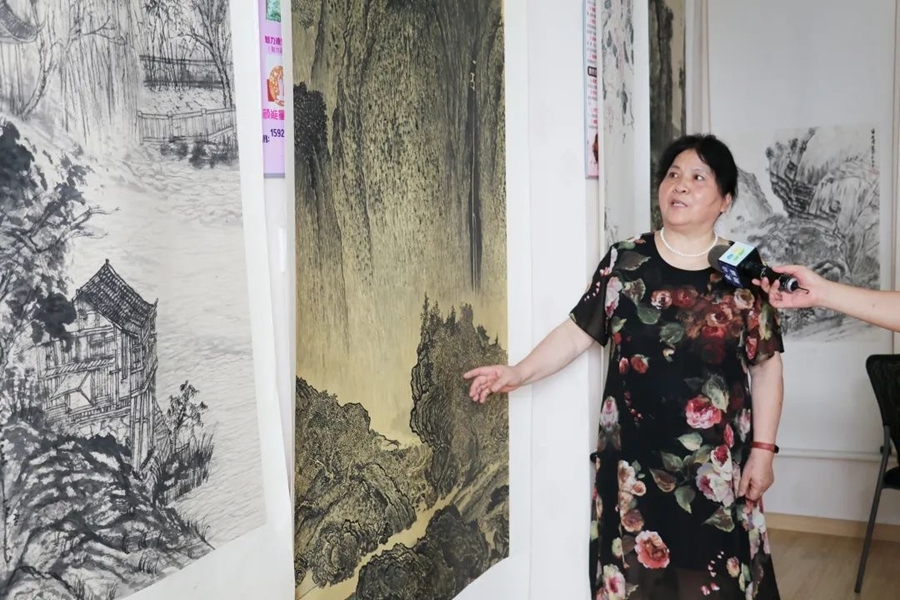 70-year-old woman graduates from China’s top art university