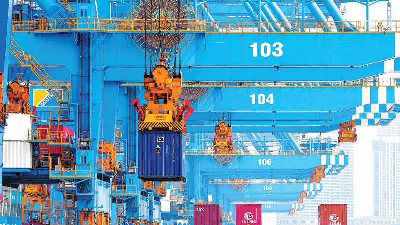 China's foreign trade rises to record high