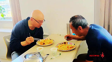 Community canteens make life easier for elderly residents in NW China's Xinjiang