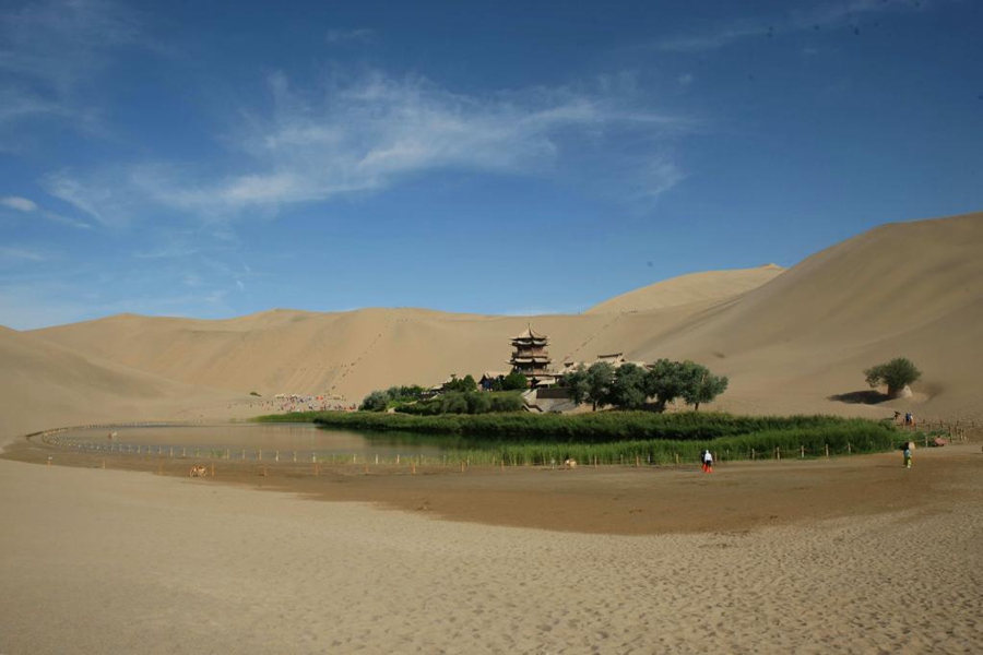 Ecological restoration project brings new life to Dunhuang's Crescent Moon Spring