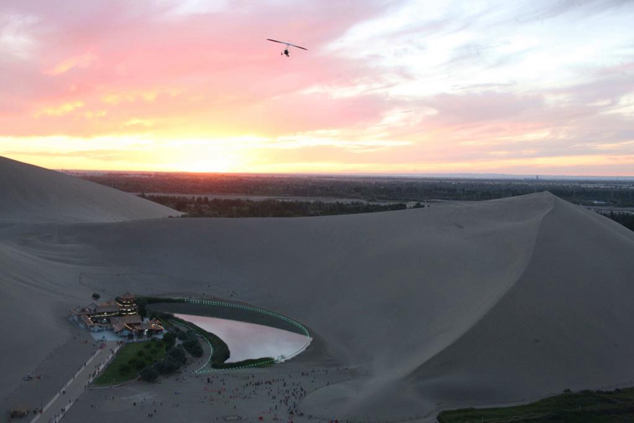Ecological restoration project brings new life to Dunhuang's Crescent Moon Spring