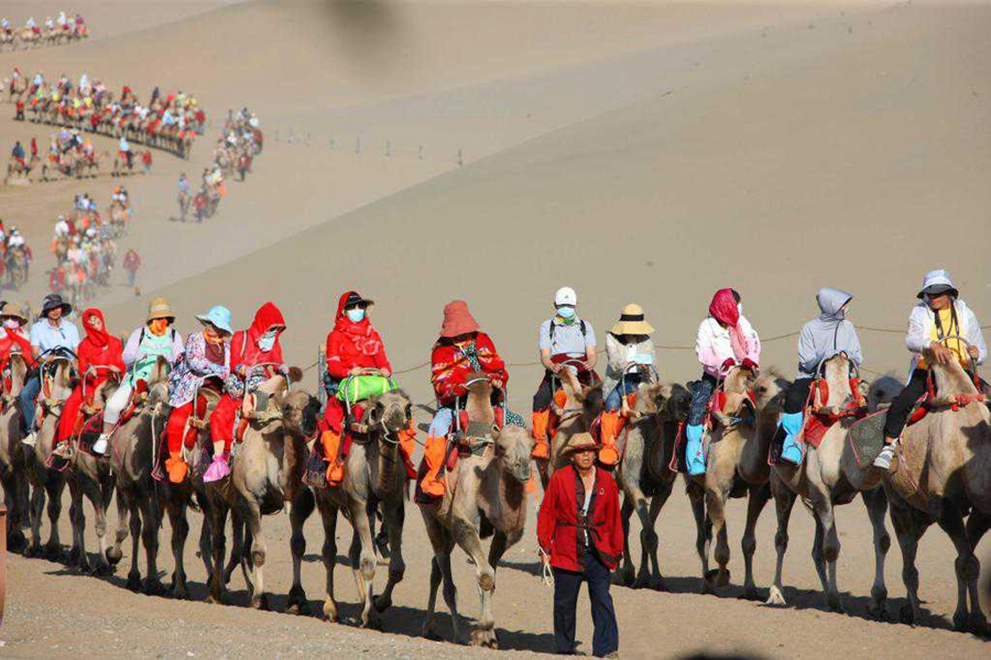 Ecological restoration project brings new life to Dunhuang's Crescent Moon Spring