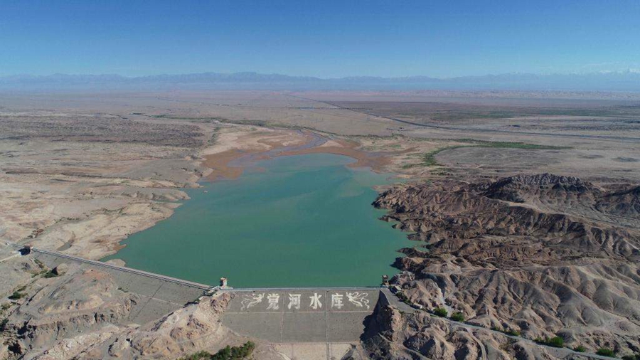 Ecological restoration project brings new life to Dunhuang's Crescent Moon Spring