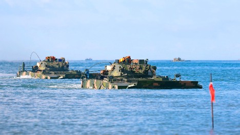 PLA holds beach assault drills after US military aircraft's Taiwan island landing