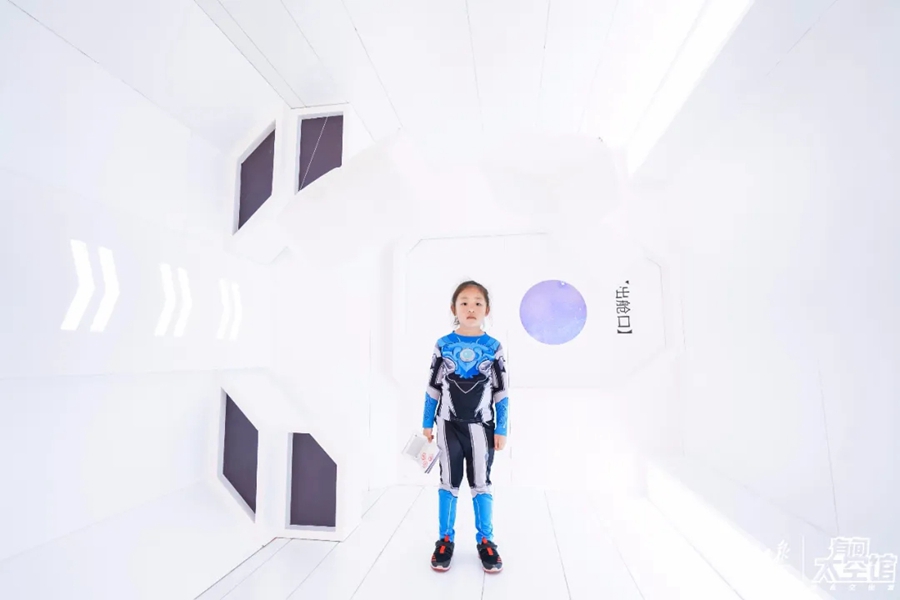 Immersive center gives Shanghai residents experience of space travel