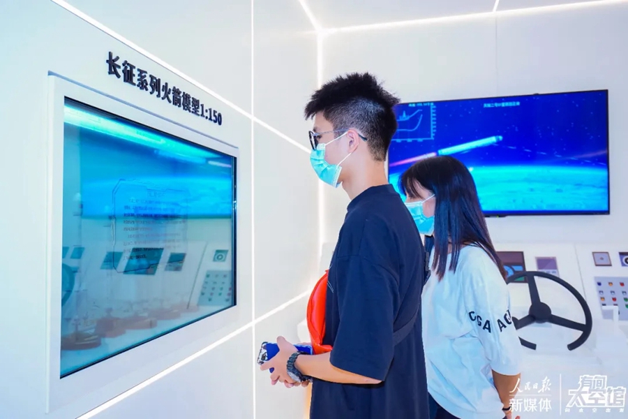 Immersive center gives Shanghai residents experience of space travel