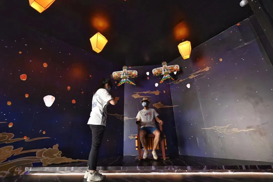 Immersive center gives Shanghai residents experience of space travel