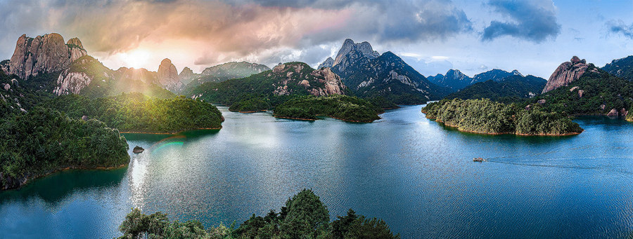 Picturesque scenery of Wushan Tianchi Lake in SE China’s Fujian