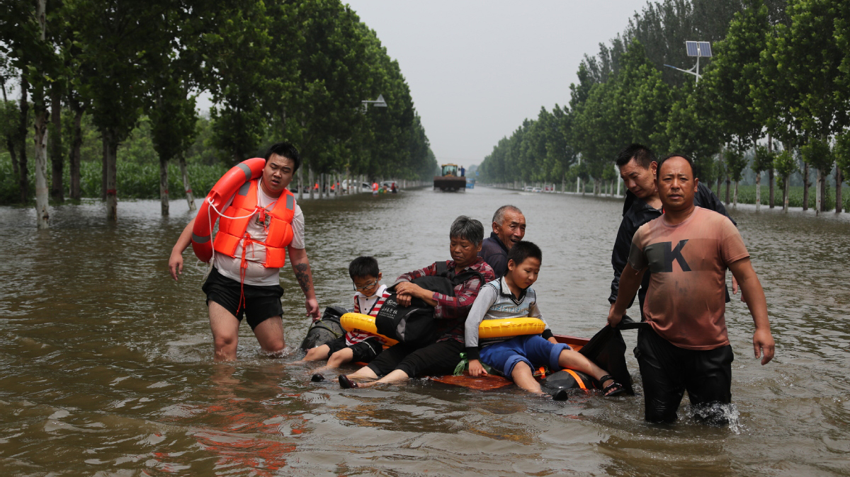 Zhengzhou gets over flood, but Xinxiang faces troubles