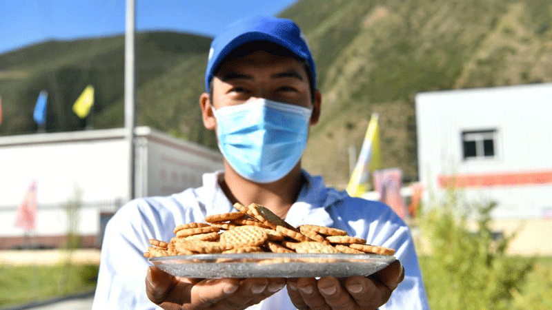 Tibet's highland barley made into various products