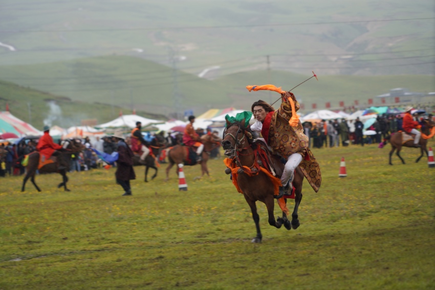 Horse racing event held in Litang, SW China's Sichuan