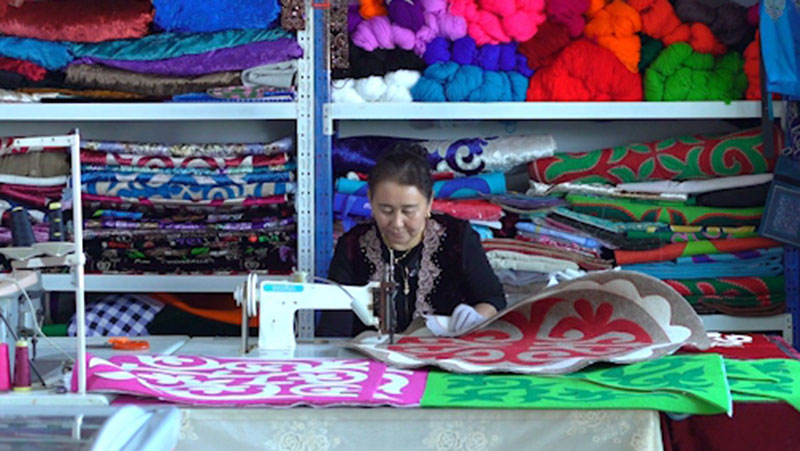 Bikmali in Xinjiang: “Embroider” a colorful life