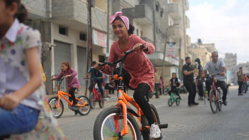 Palestinian children participate in bicycle race