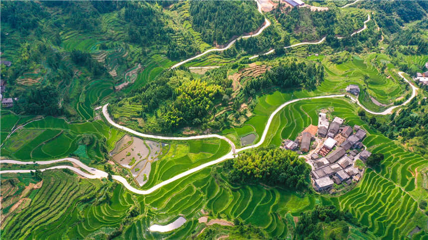 In pics: Better roads lead to better lives in Hunan