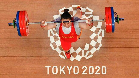 Chinese weightlifter Li dominates women's +87kg division at Tokyo 2020