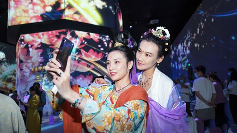 A Journey to Mogao Grottoes in Dunhuang through light and shadow