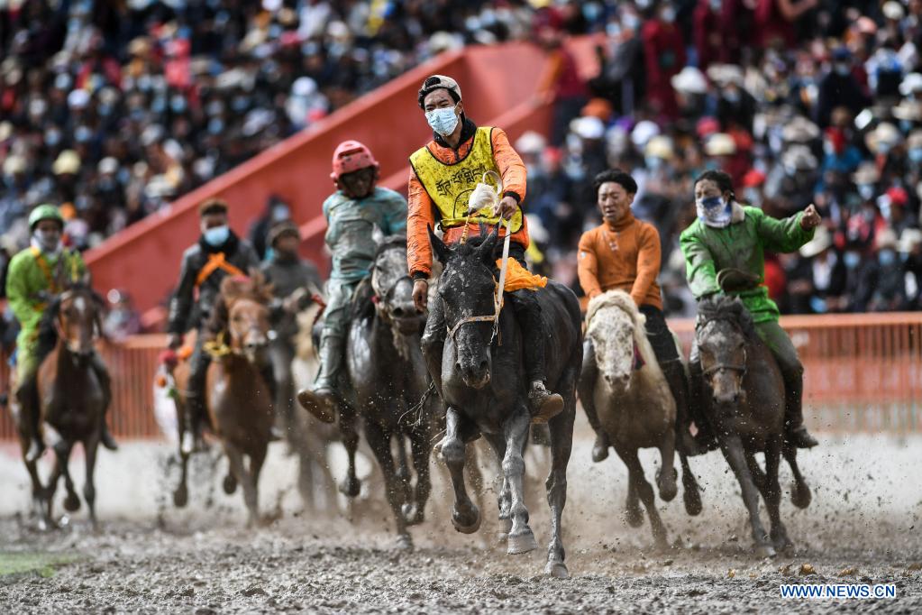 Horse racing activity held in Qinghai