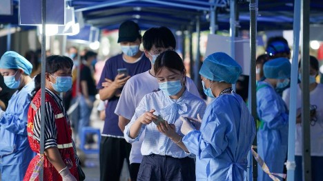 6 Nanjing officials punished for failure in COVID-19 prevention, control