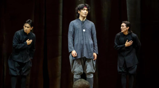 Tibetan drama graduates stage Hamlet in Lhasa