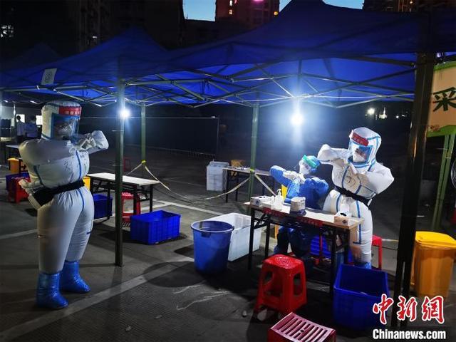 New protective suits keep medical workers cool during dog days of Wuhan’s nucleic acid testing drive