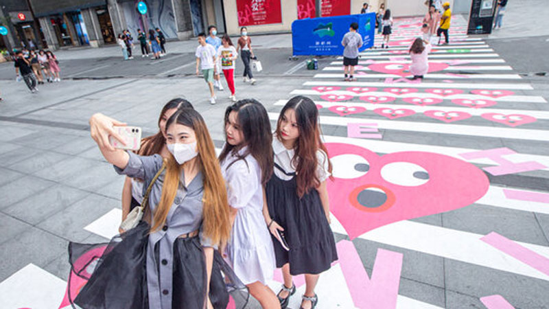 Luxury brands eye Chinese Valentine's Day