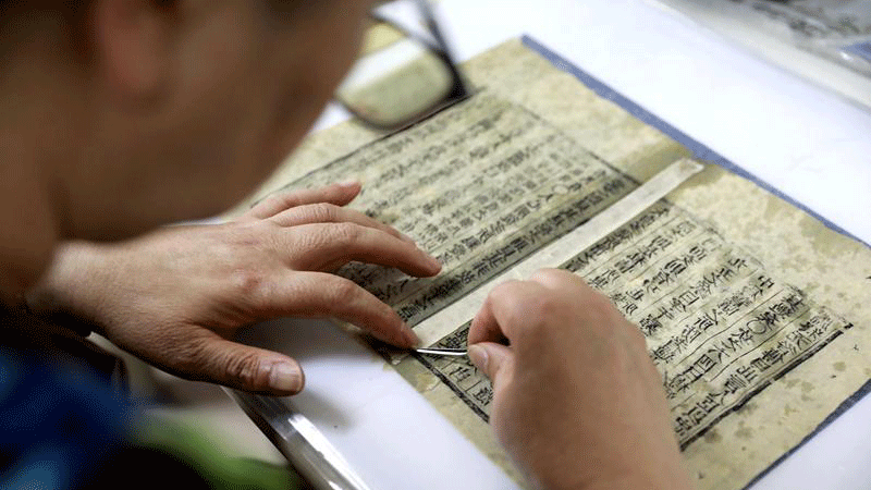 Ancient books restorer committed to protecting treasures of civilization