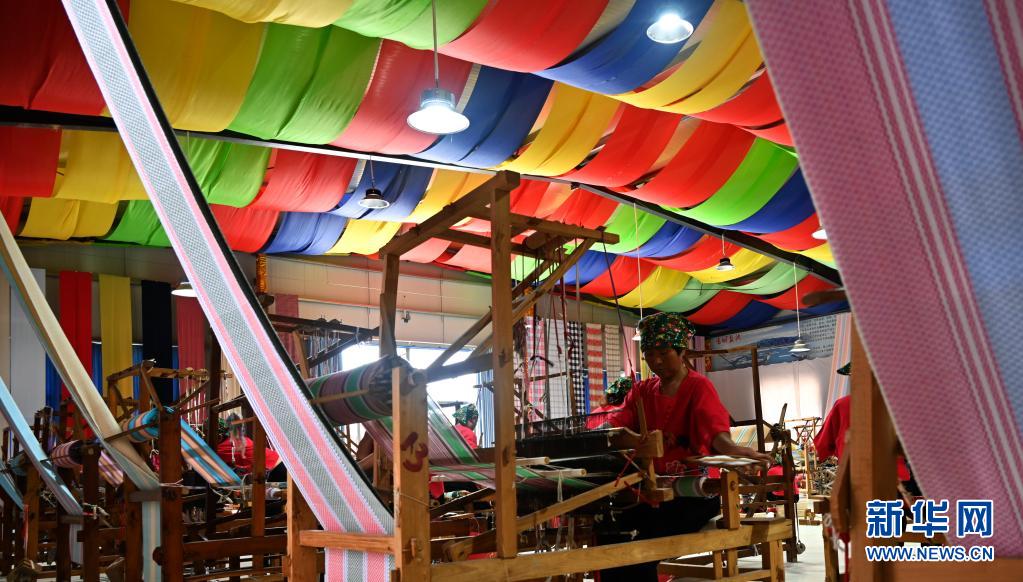 Homespun cloth helps increase villagers’ incomes in N China’s Shanxi province