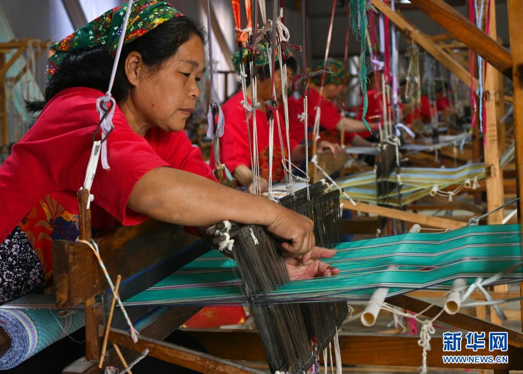 Homespun cloth helps increase villagers’ incomes in N China’s Shanxi province