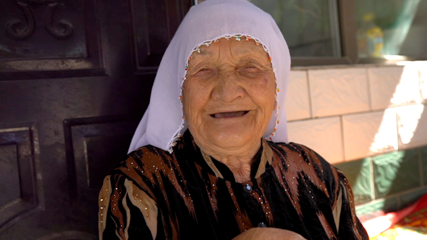 Centenarian from Xinjiang shares secrets about how to live to 100 years old