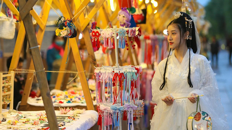 Chinese night-time economy shines with vitality