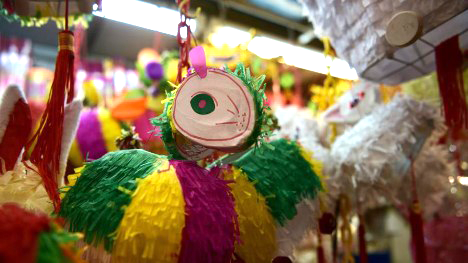 Nearly 1,000 lanterns adorn HK's Tai Kiu Market