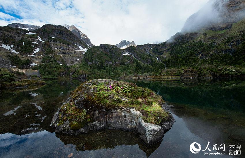 Explore wonderland created by an alpine lake cluster in SW China's Yunnan