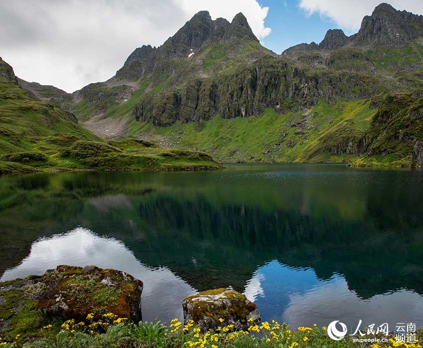 Explore wonderland created by an alpine lake cluster in SW China's Yunnan