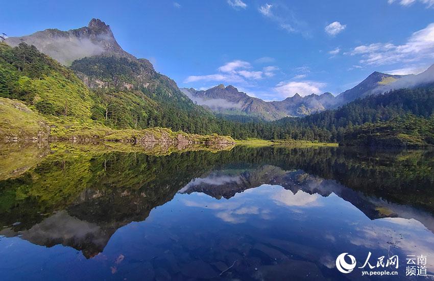 Explore wonderland created by an alpine lake cluster in SW China's Yunnan