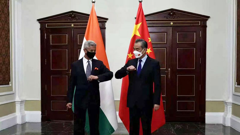 Chinese, Indian FMs agree to safeguard border peace, tranquility