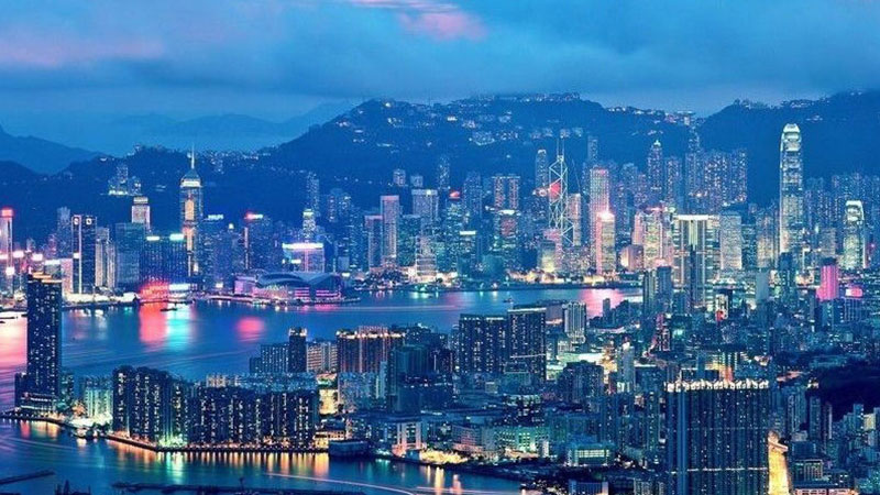 Hong Kong stocks tumble on bearish property, tech firms