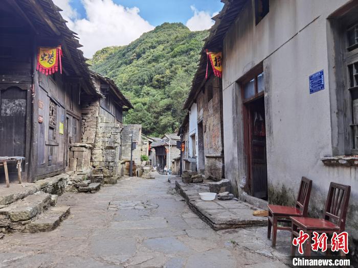 Photo shows a street in Yunshantun village, Anshun city, southwest China’s Guizhou province. (Photo/Zhou Yanling)