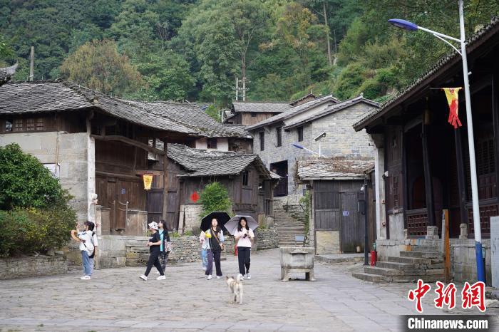 Chinese architect rekindles public nostalgia through efforts to restore ancient buildings in SW China’s Guizhou province