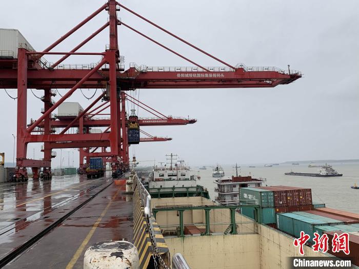 Cental China's Dongting Lake makes great strides in improving ecological environment