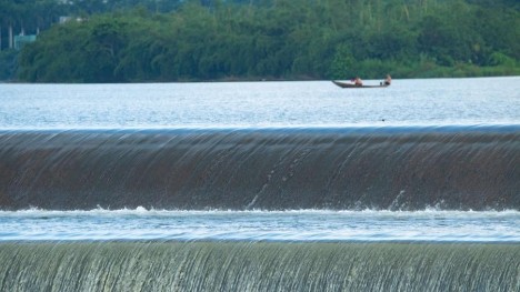 Magnificent waterfall appears on Hainan's dam