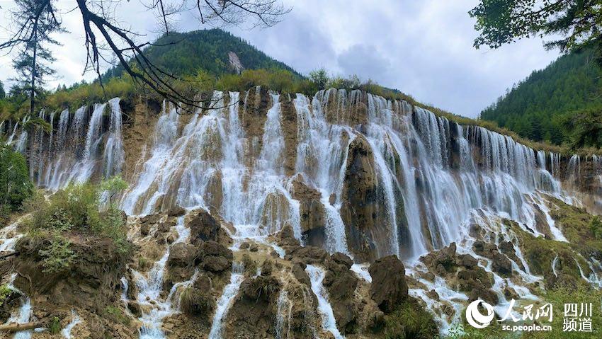 Chinese scenic spot Jiuzhaigou fully opens after quake