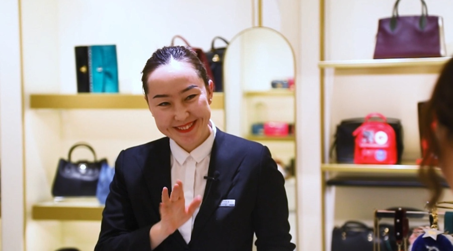 Xinjiang's fashion through the eyes of a Kazakh sales manager