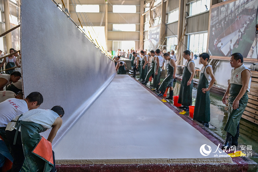 Elaborate step-by-step process for making “super” Xuan paper showcased in E China's Anhui