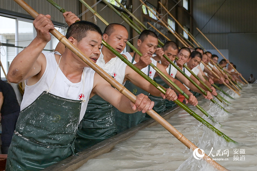 Elaborate step-by-step process for making “super” Xuan paper showcased in E China's Anhui